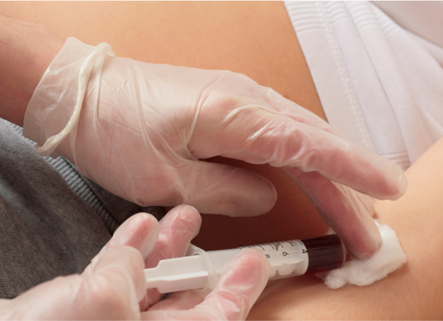 Exames de sangue na gravidez: conheça os principais